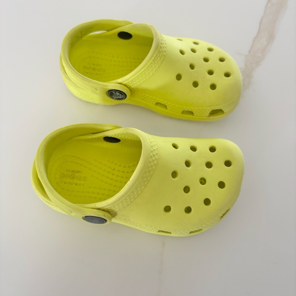 CROCS Classic Clog - Picture 2 of 6